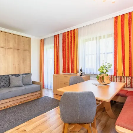 Elegant Apartment in Saalbach Hinterglemm near Ski Bus Apartment Saalbach-Hinterglemm