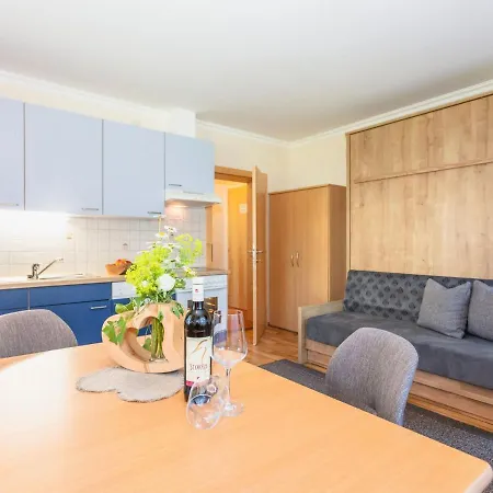 Elegant Apartment in Saalbach Hinterglemm near Ski Bus Apartment Saalbach-Hinterglemm