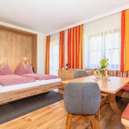 Elegant Apartment in Saalbach Hinterglemm near Ski Bus *
