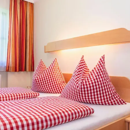 Elegant Apartment in Saalbach Hinterglemm near Ski Bus Apartment Saalbach-Hinterglemm